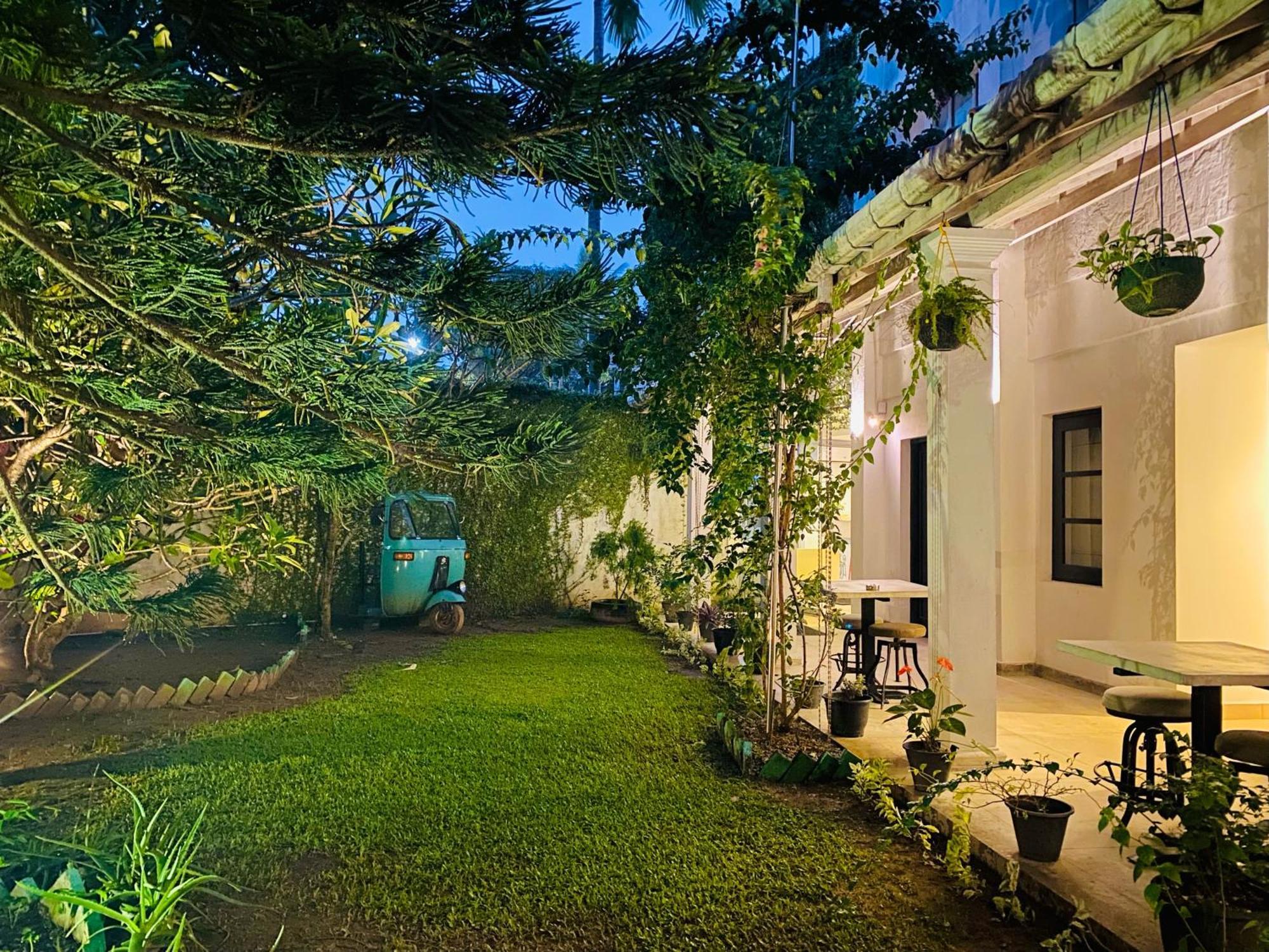 Clock Inn Dehiwala Exterior photo